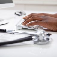 Läkare använde fel pronomen på patient – arbetsgivaren får kritik