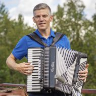 Den dragspelande läkaren känner alla sina patienter