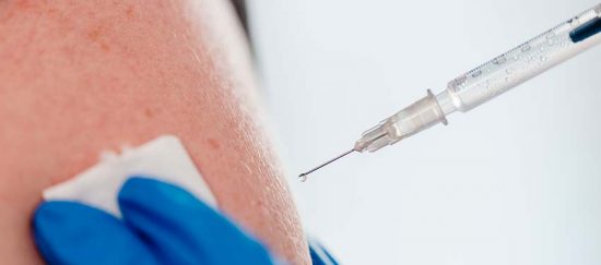 Folkhälsomyndigheten: Kraftigt ökat skydd med fjärde vaccindos för äldre